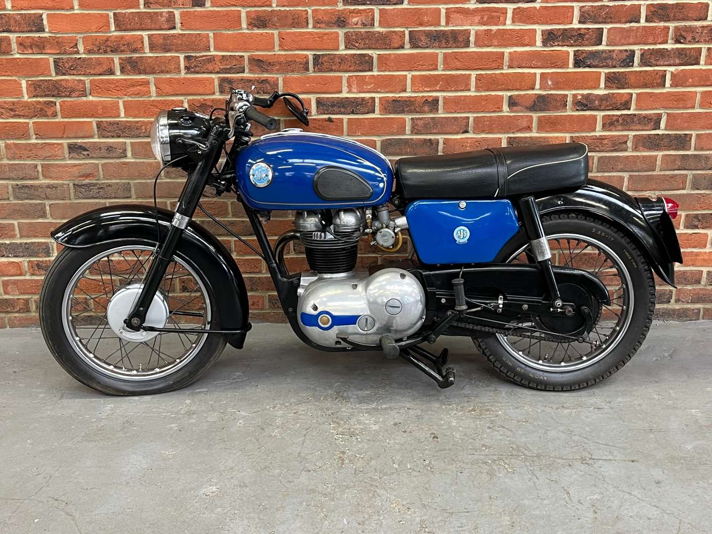 <p>1960 AJS MODEL 14</p>