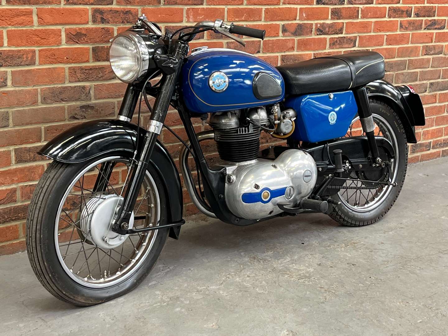 <p>1960 AJS MODEL 14</p>