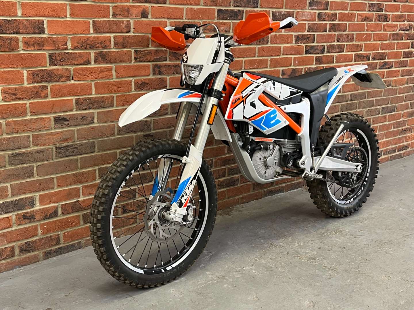 <p>2017 KTM FREERIDE EXC 17</p>