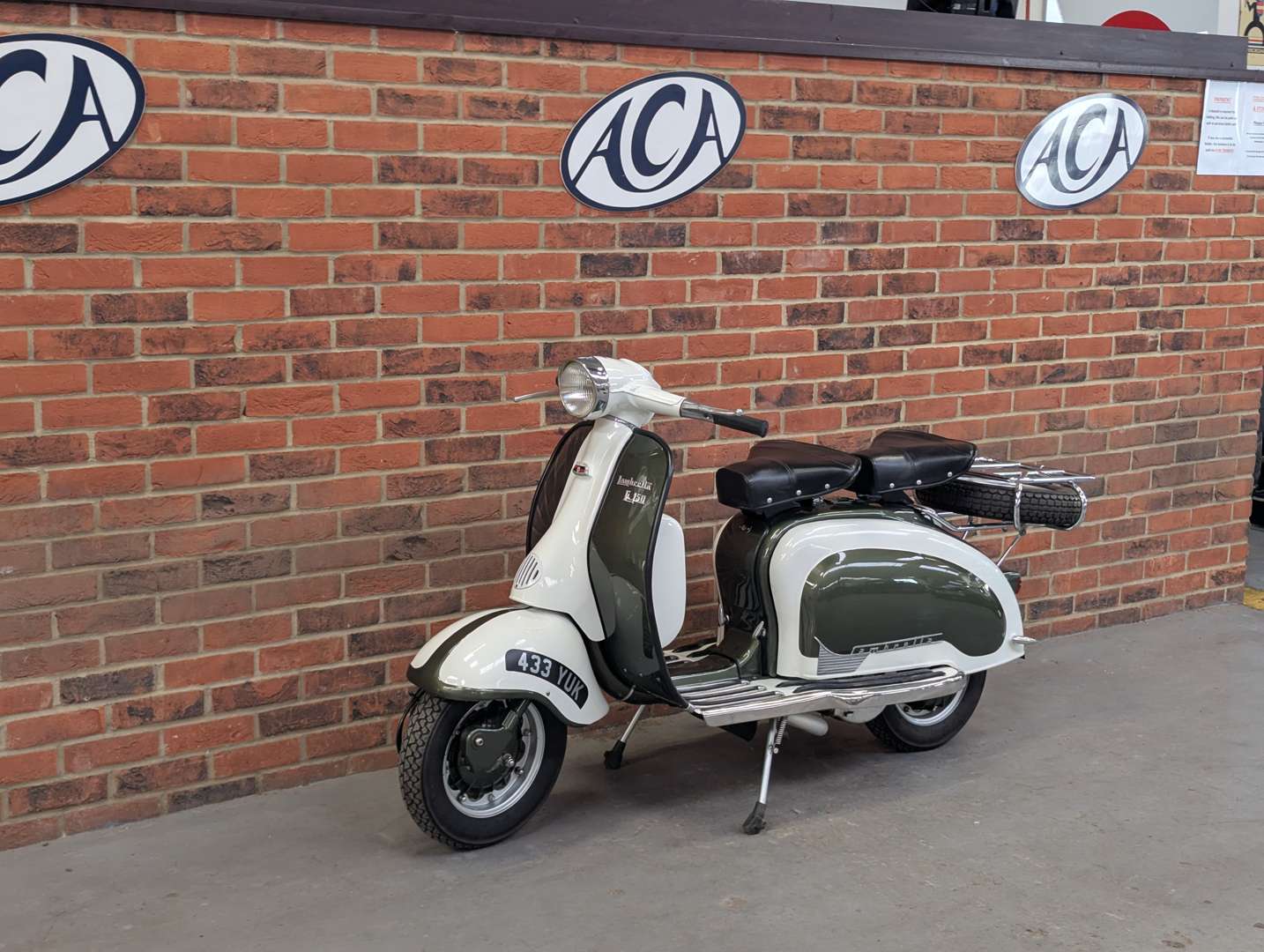 <p>1962 LAMBRETTA LI150 WINTER MODEL</p>
