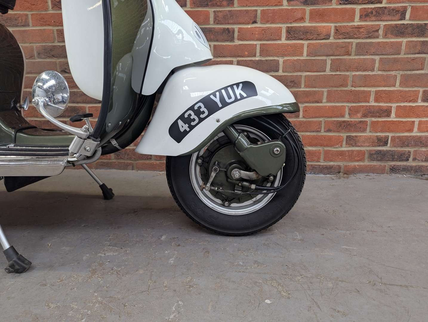 <p>1962 LAMBRETTA LI150 WINTER MODEL</p>