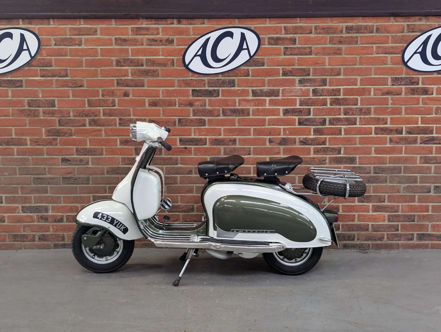 <p>1962 LAMBRETTA LI150 WINTER MODEL</p>
