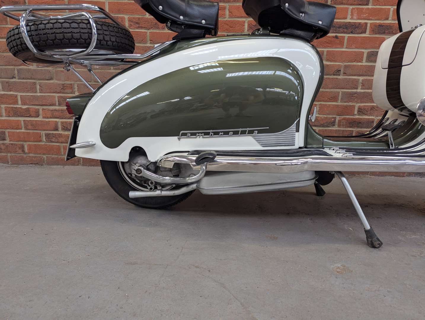<p>1962 LAMBRETTA LI150 WINTER MODEL</p>