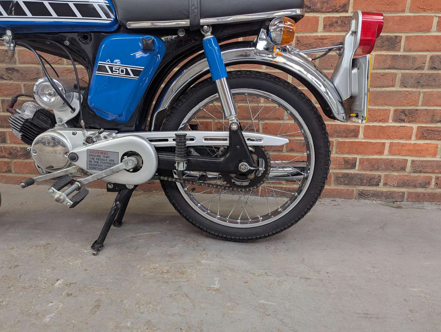 <p>1977 YAMAHA FS1E</p>