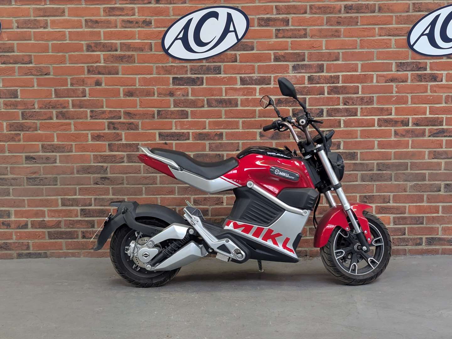 <p>2022 SUNRA MIKU SUPER</p>