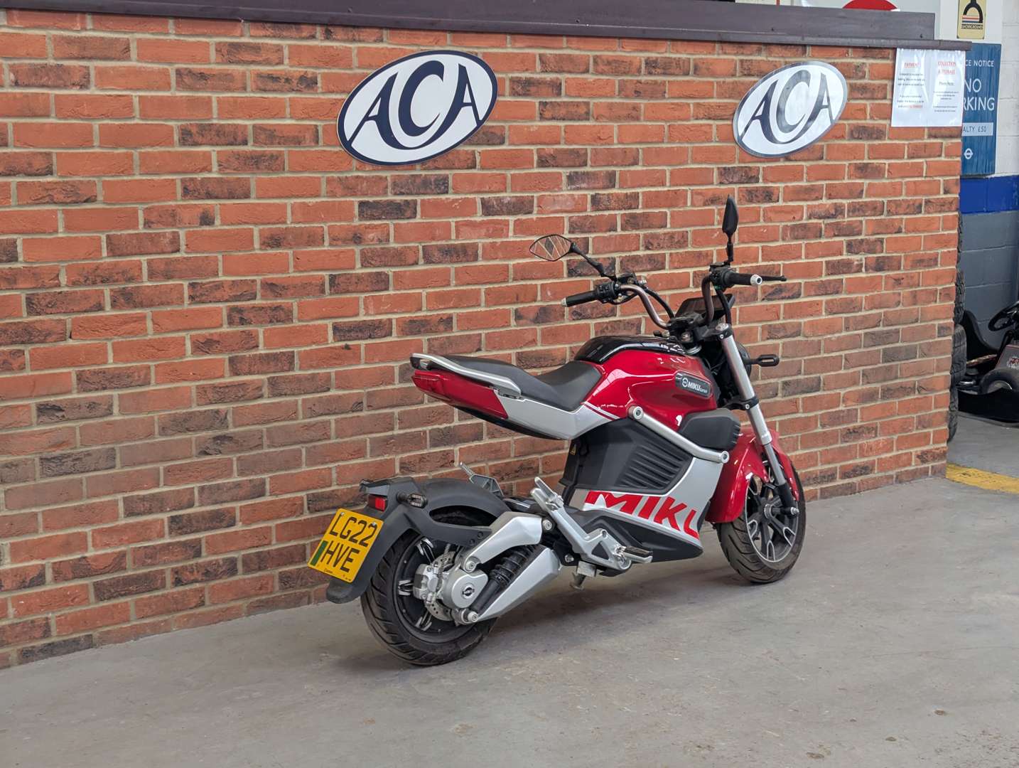 <p>2022 SUNRA MIKU SUPER</p>