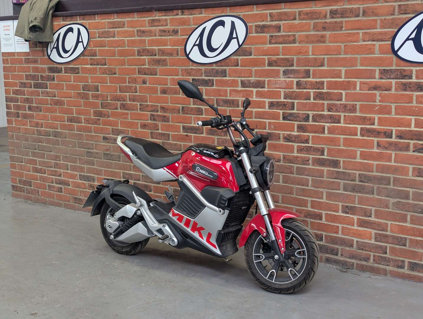 <p>2022 SUNRA MIKU SUPER</p>