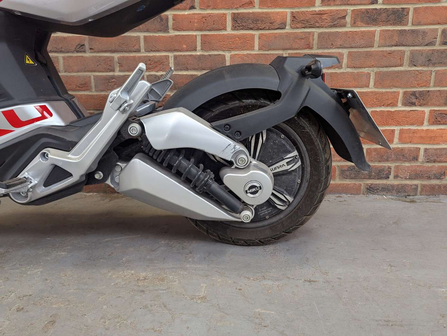 <p>2022 SUNRA MIKU SUPER</p>