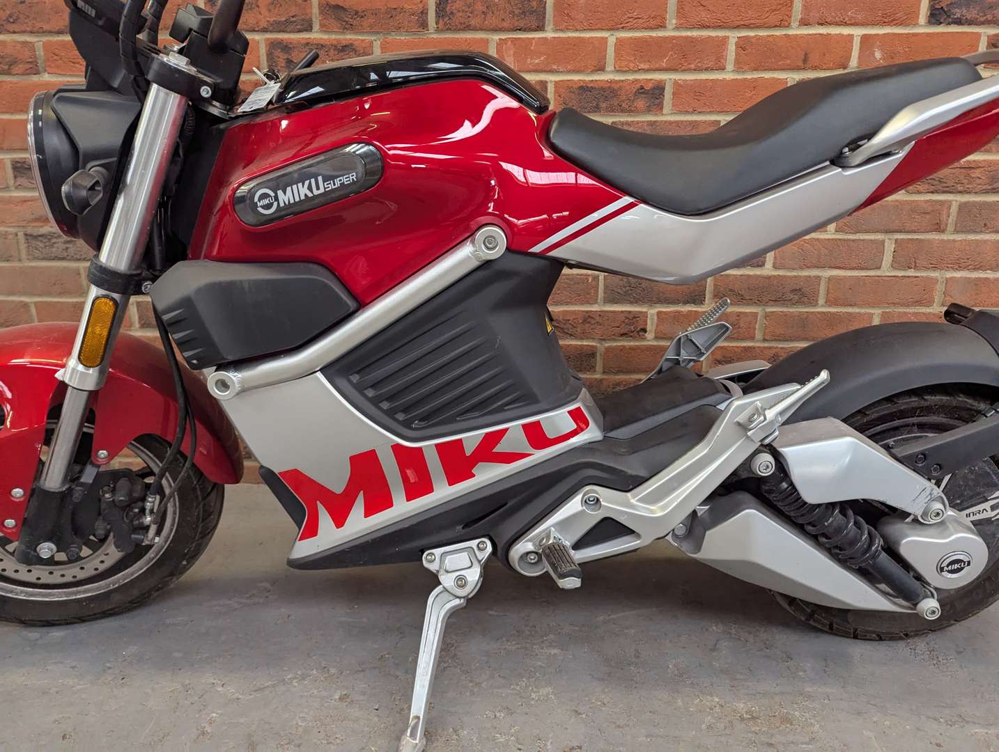 <p>2022 SUNRA MIKU SUPER</p>