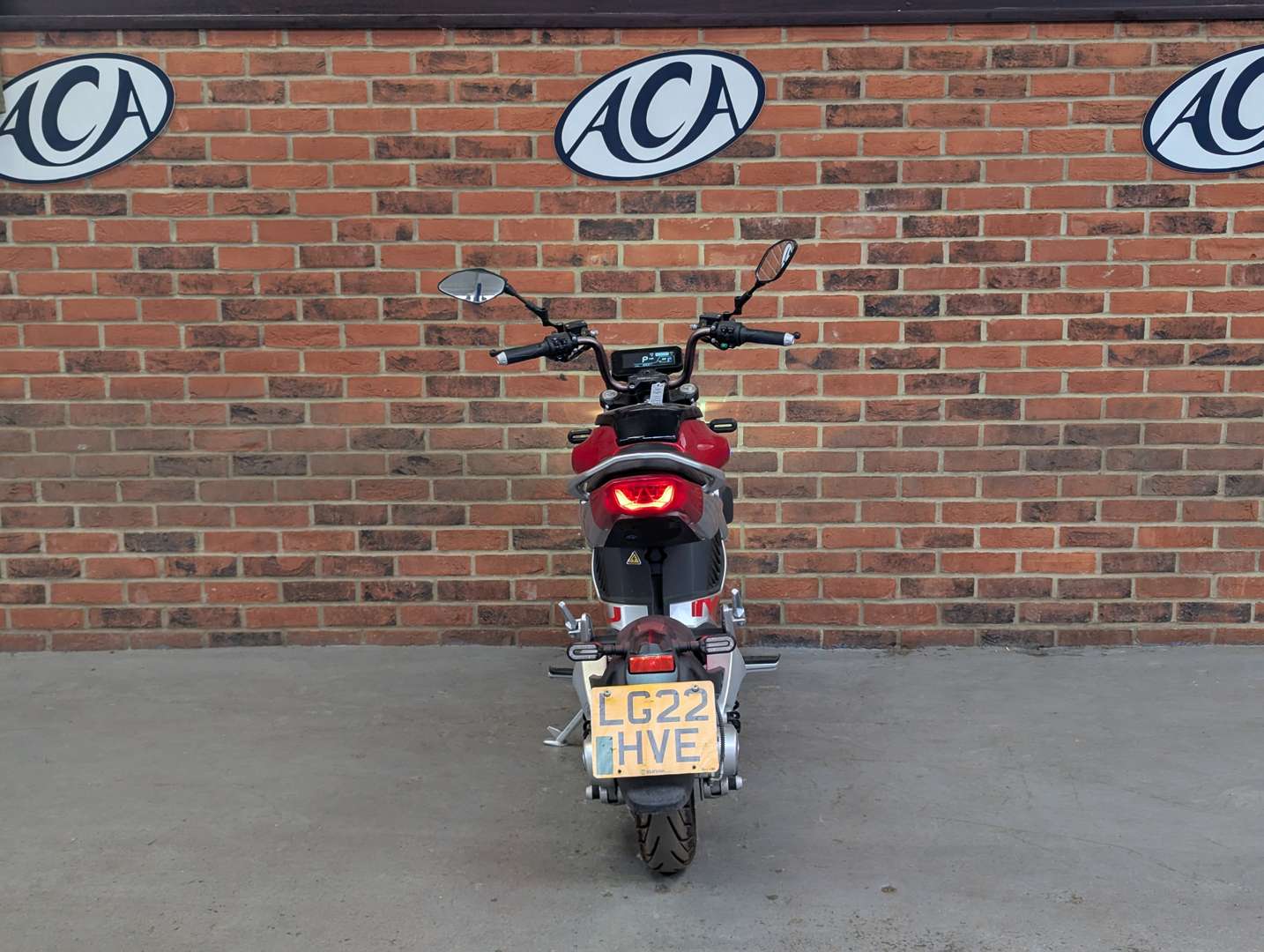 <p>2022 SUNRA MIKU SUPER</p>