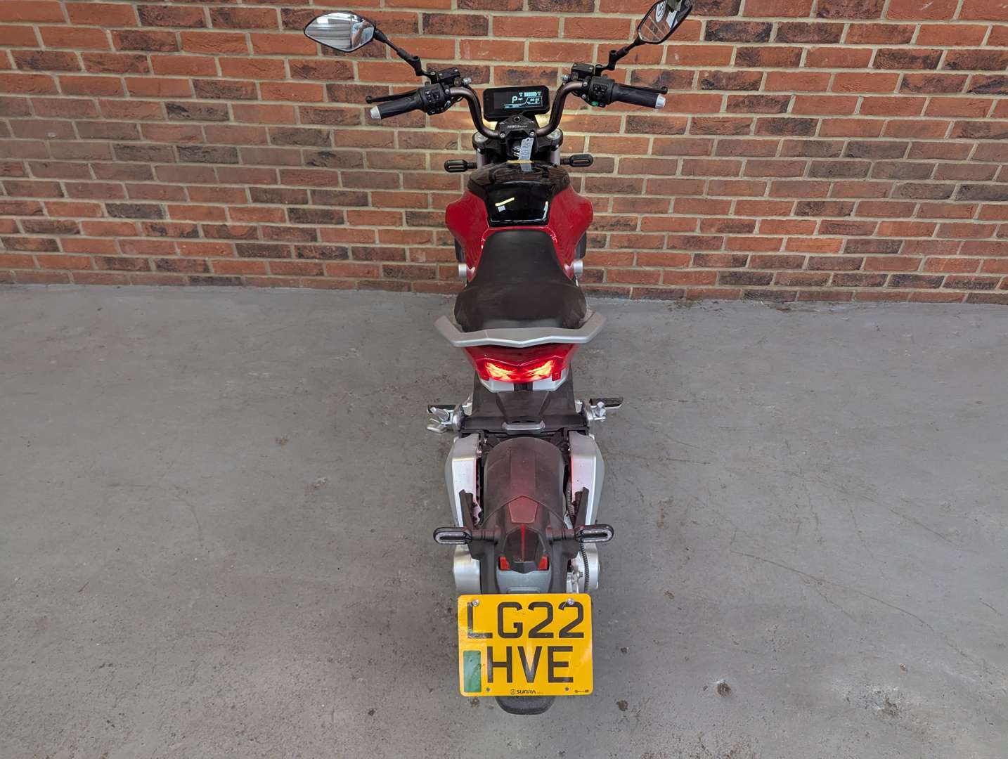 <p>2022 SUNRA MIKU SUPER</p>