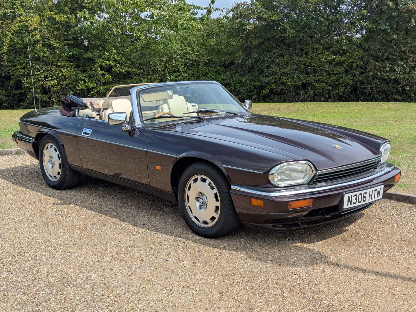 <p>1996 JAGUAR XJS 4.0 CELEBRATION CONVERTIBLE AUTO</p>