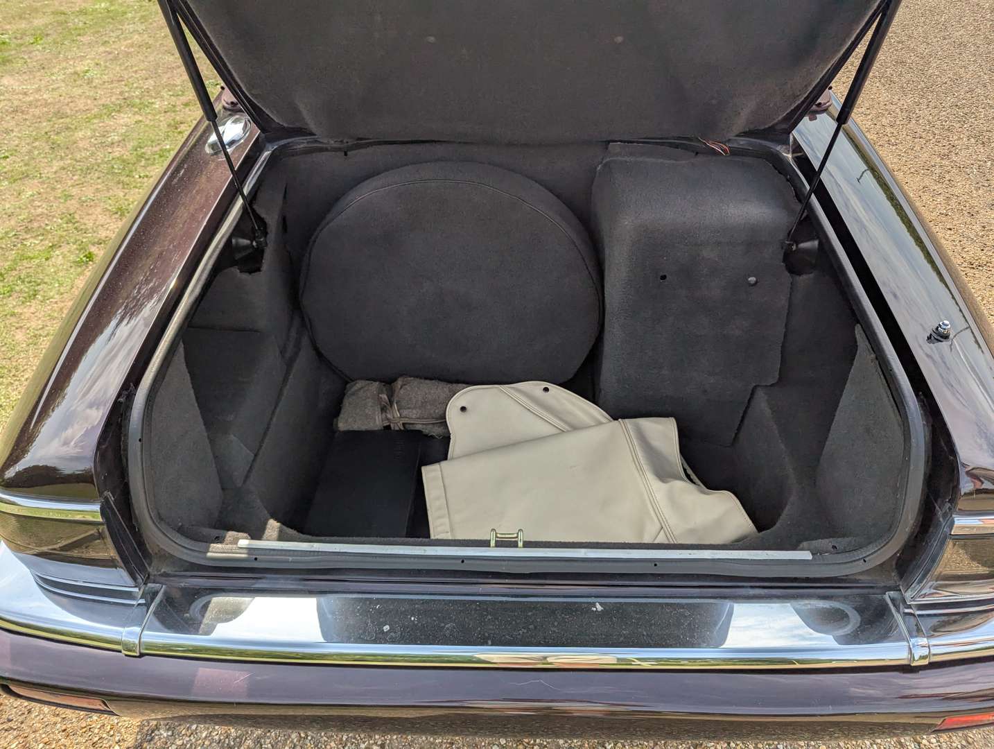 <p>1996 JAGUAR XJS 4.0 CELEBRATION CONVERTIBLE AUTO</p>