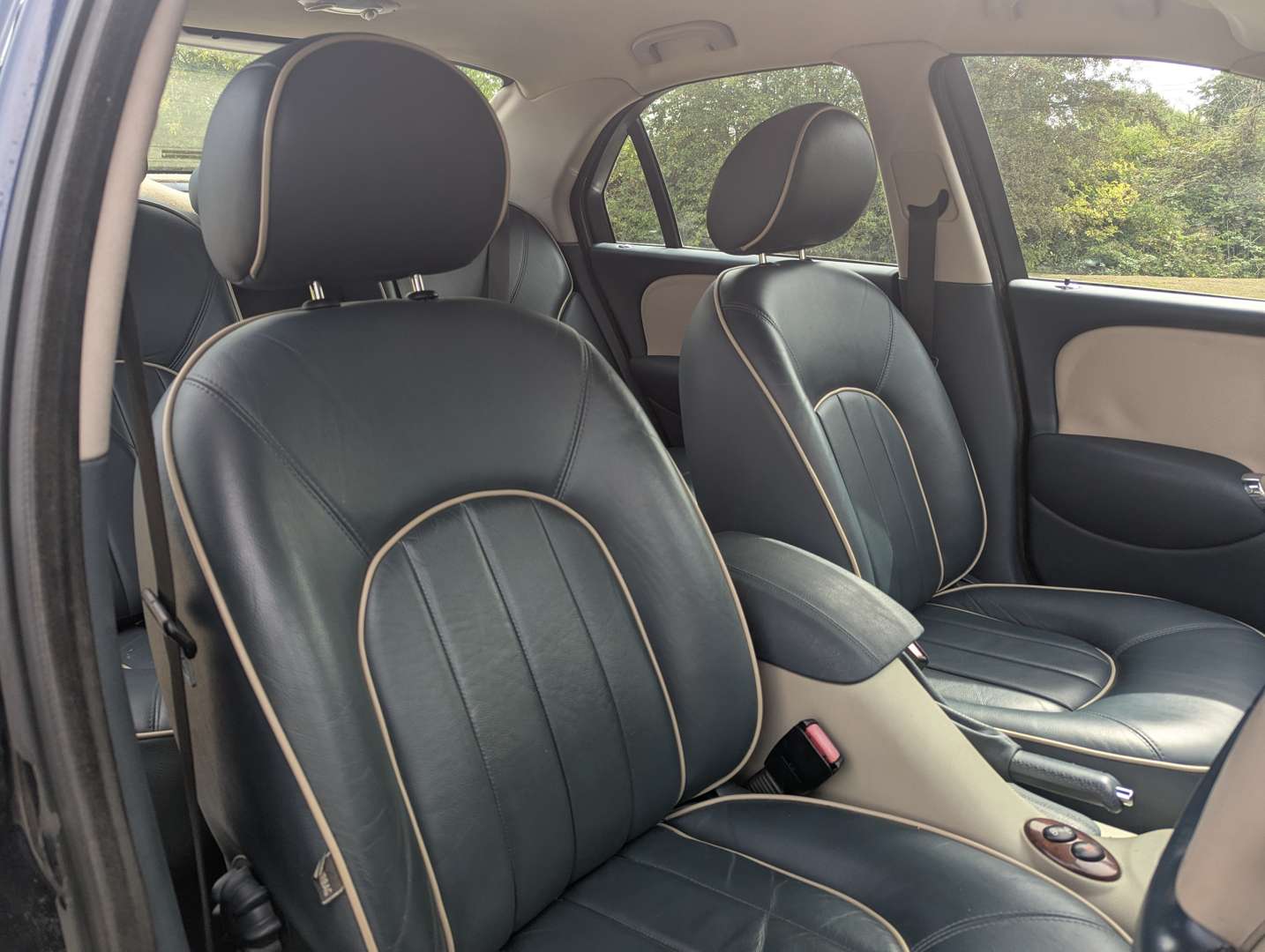 <p>2003 ROVER 75 CONNOISSEUR SE AUTO</p>