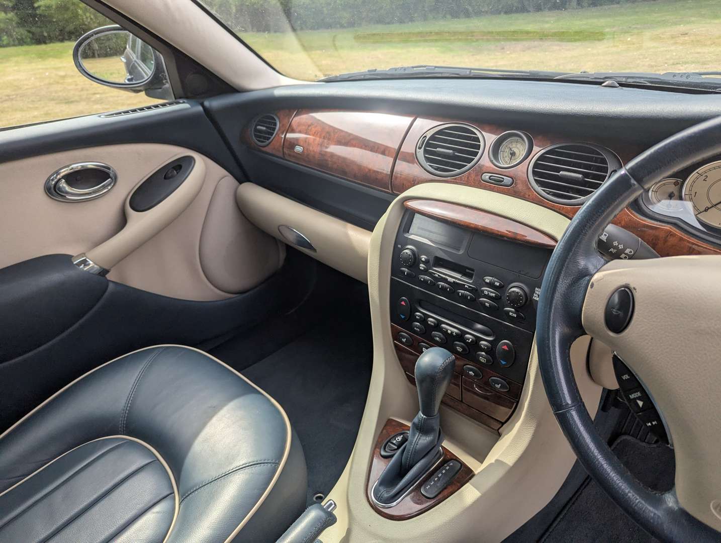 <p>2003 ROVER 75 CONNOISSEUR SE AUTO</p>