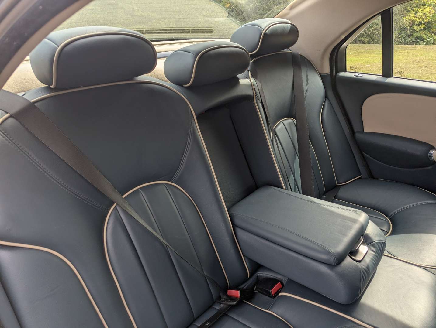 <p>2003 ROVER 75 CONNOISSEUR SE AUTO</p>