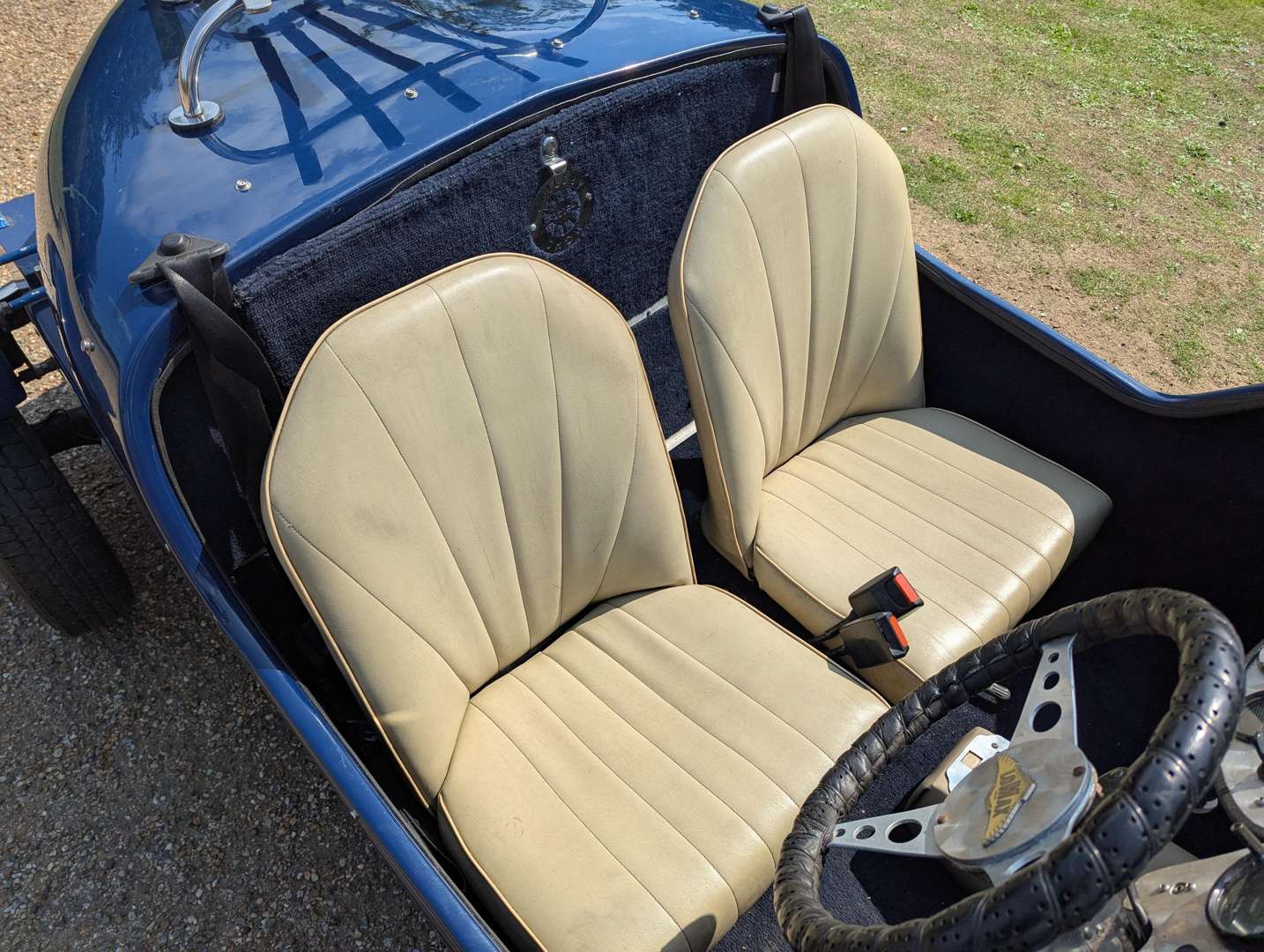 <p>1983 LOMAX 224 SPORTS</p>