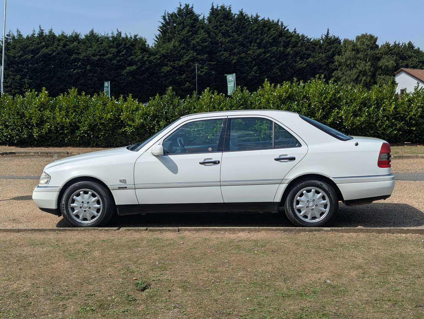 <p>1994 MERCEDES C200 AUTO</p>