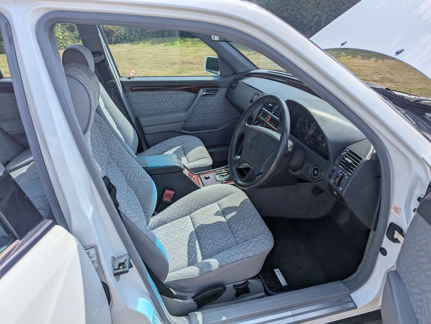 <p>1994 MERCEDES C200 AUTO</p>