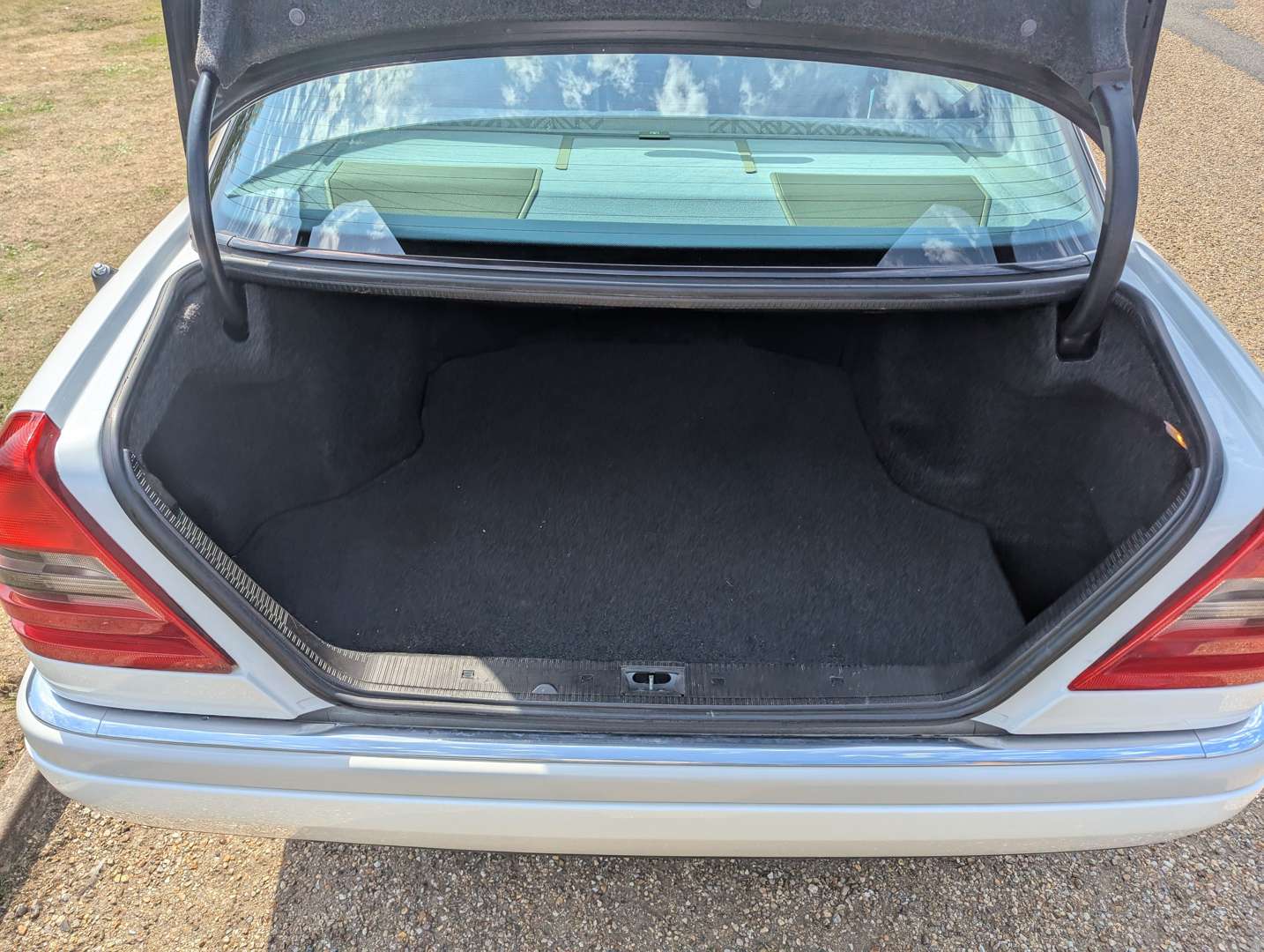 <p>1994 MERCEDES C200 AUTO</p>