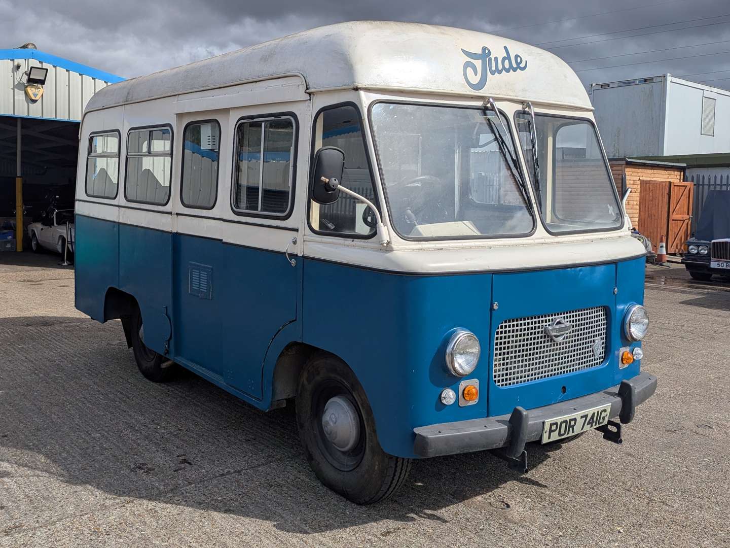 <p>1969 MORRIS LD CONVERTED AMBULANCE</p>