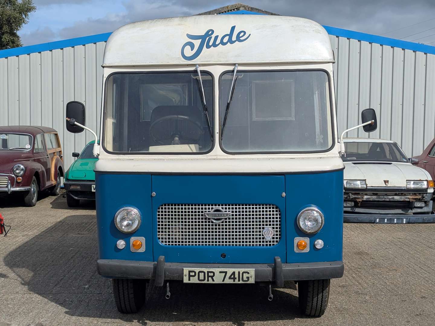 <p>1969 MORRIS LD CONVERTED AMBULANCE</p>