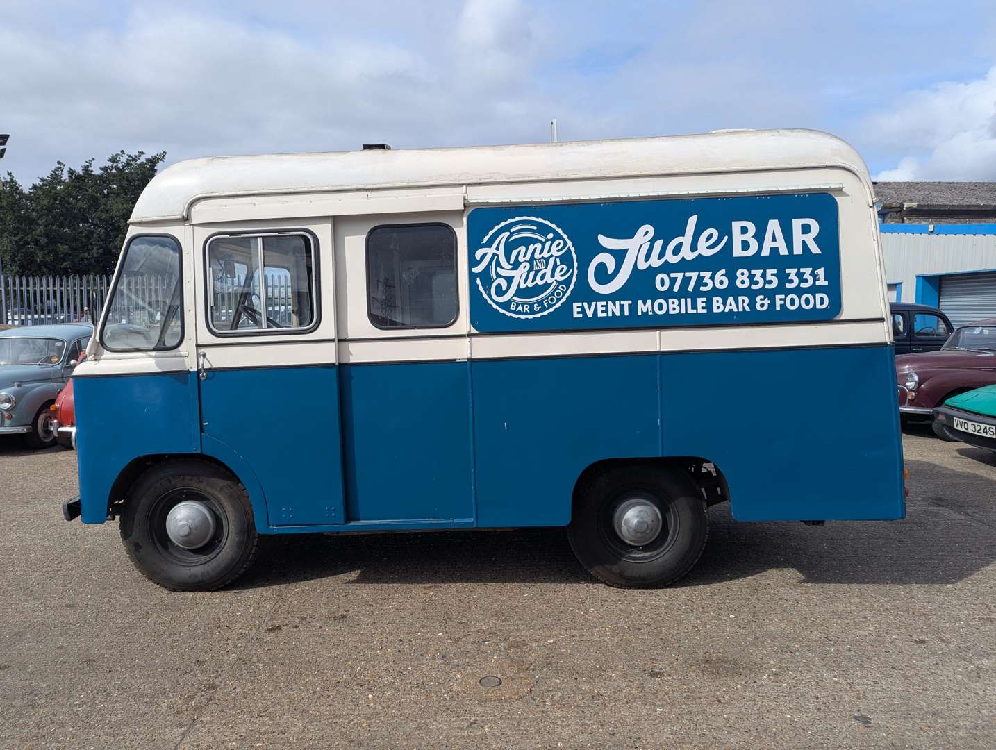 <p>1969 MORRIS LD CONVERTED AMBULANCE</p>