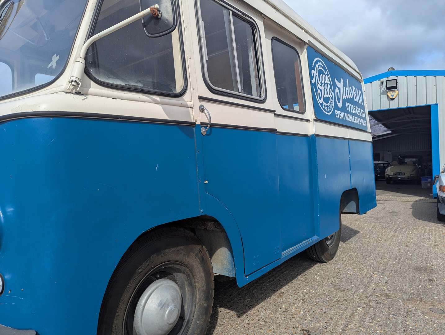 <p>1969 MORRIS LD CONVERTED AMBULANCE</p>