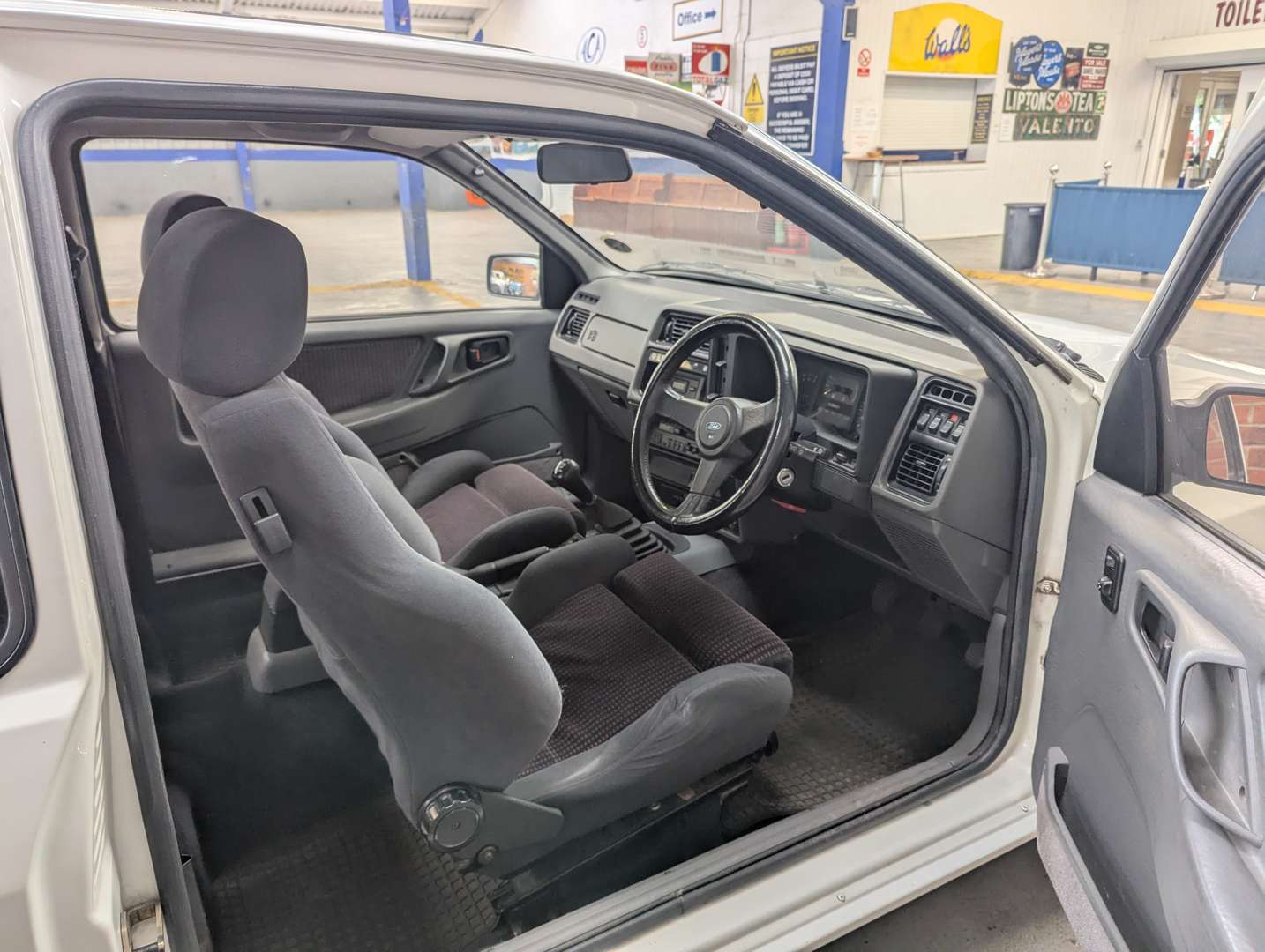 <p>1987 FORD SIERRA RS COSWORTH</p>