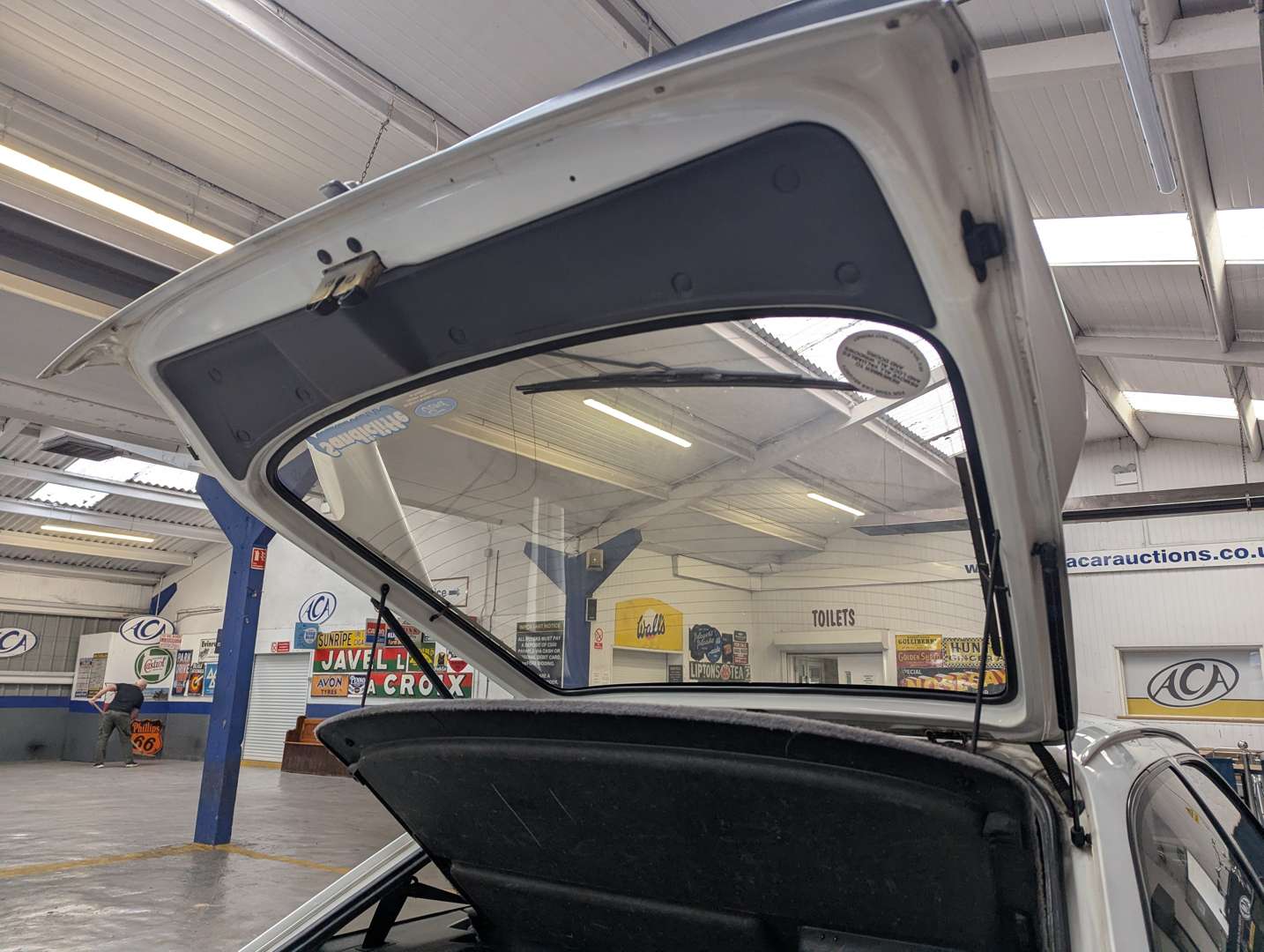 <p>1987 FORD SIERRA RS COSWORTH</p>