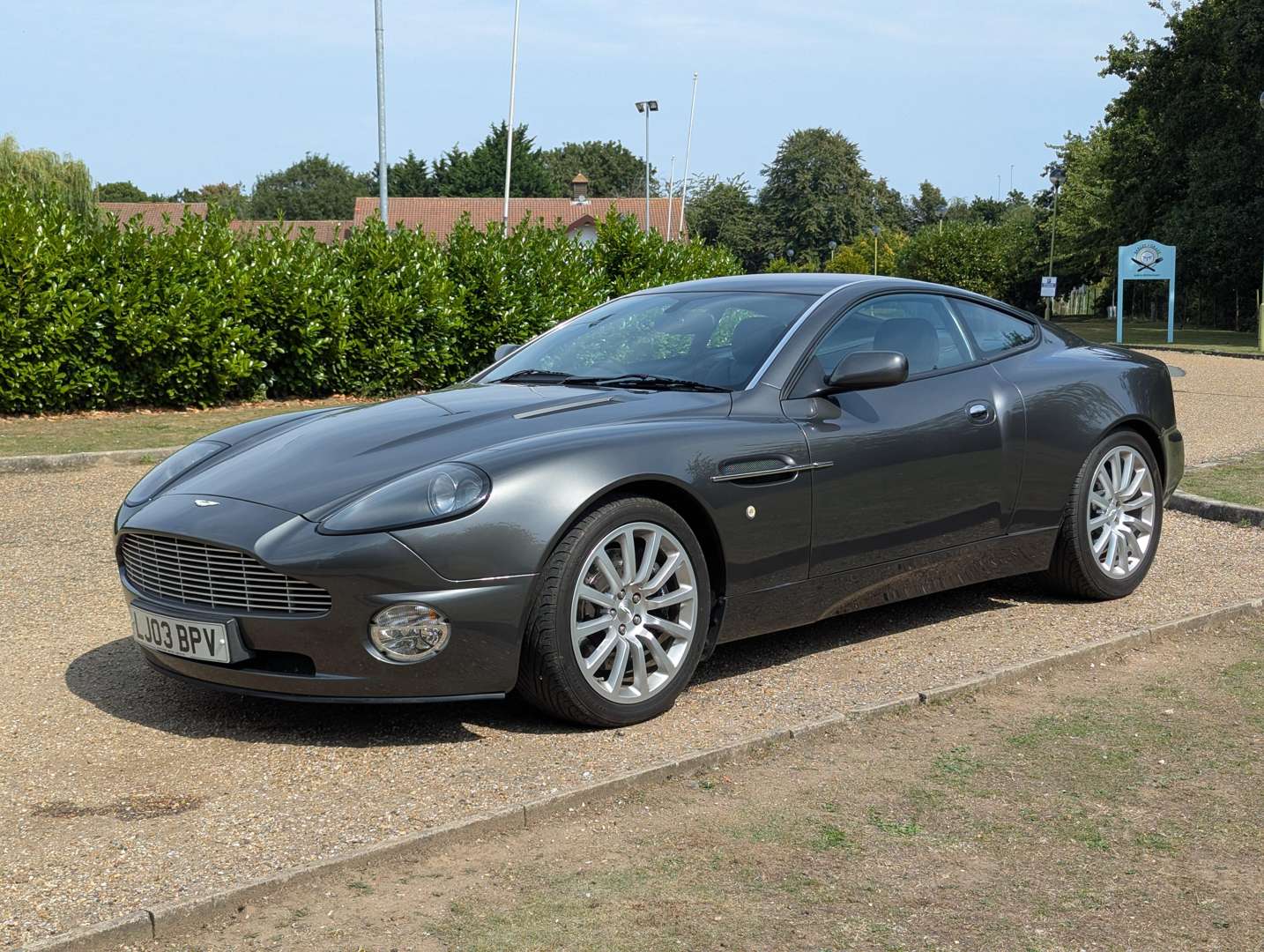 <p>2003 ASTON MARTIN V12 VANQUISH</p>