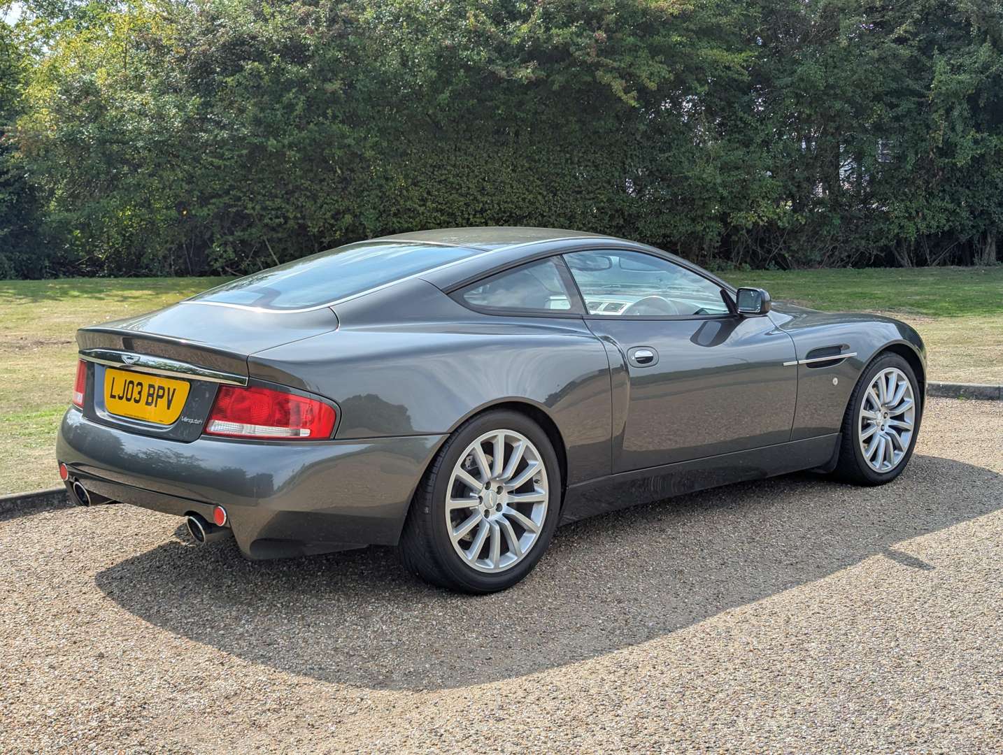 <p>2003 ASTON MARTIN V12 VANQUISH</p>