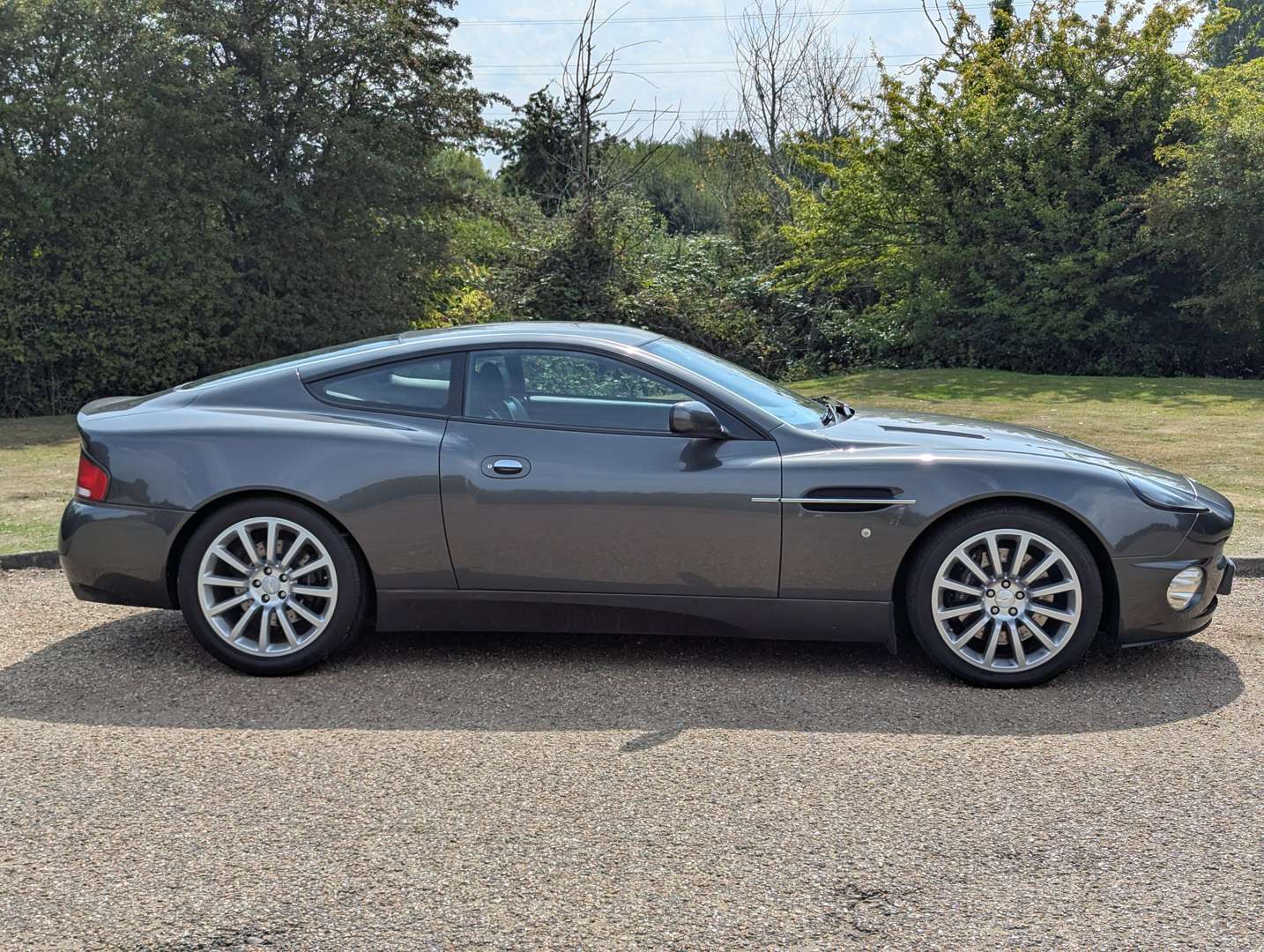 <p>2003 ASTON MARTIN V12 VANQUISH</p>