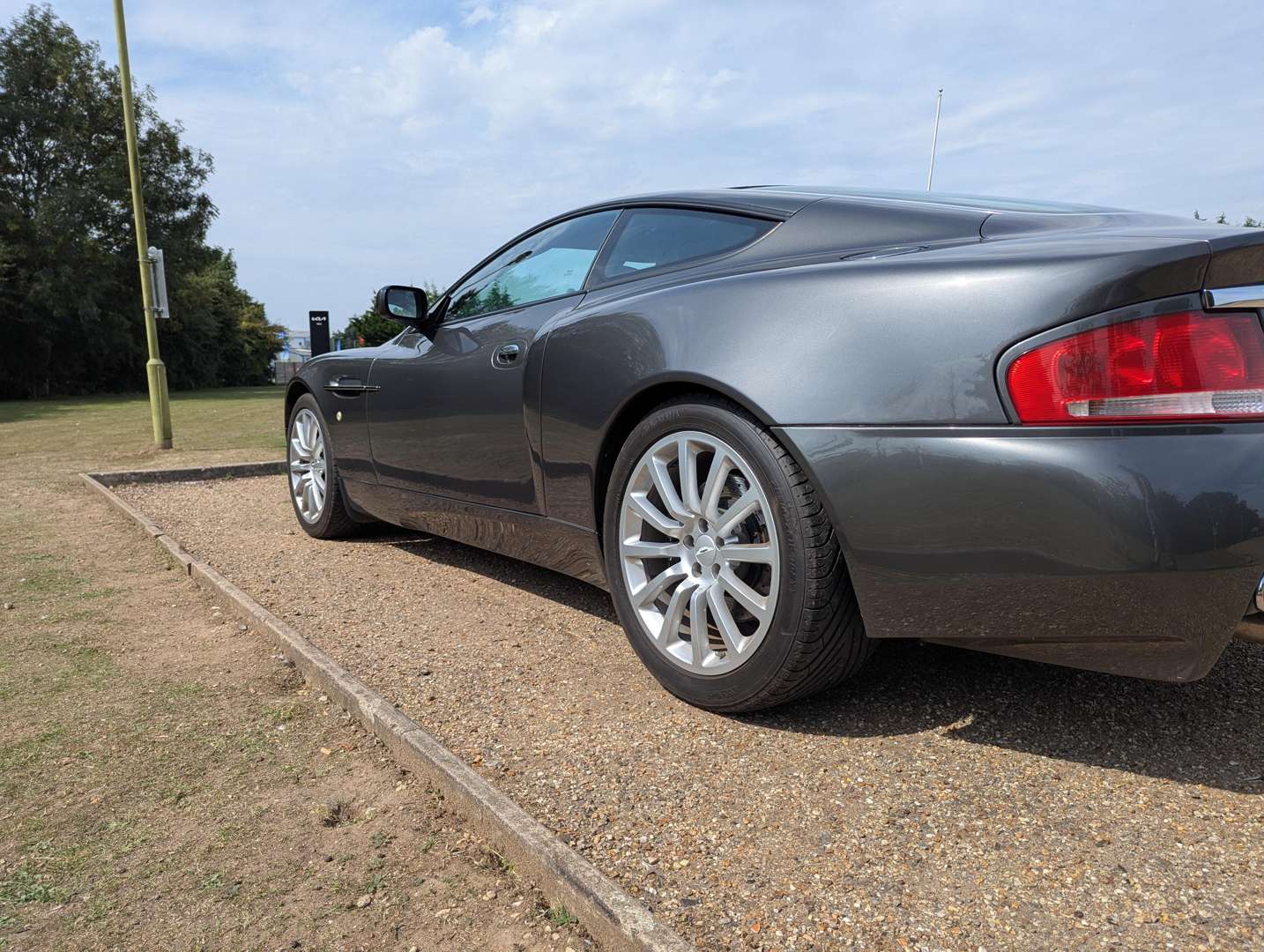 <p>2003 ASTON MARTIN V12 VANQUISH</p>