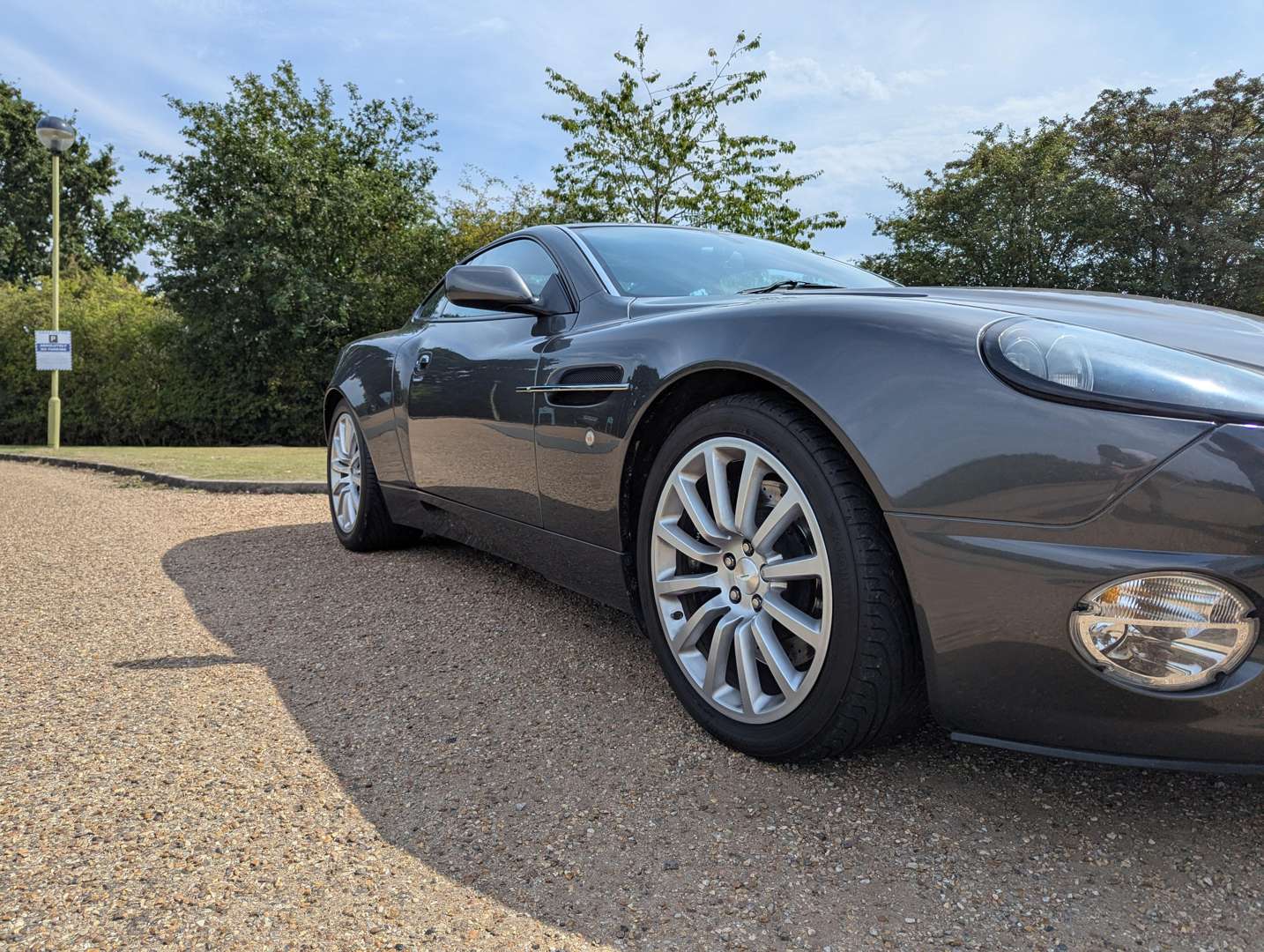 <p>2003 ASTON MARTIN V12 VANQUISH</p>
