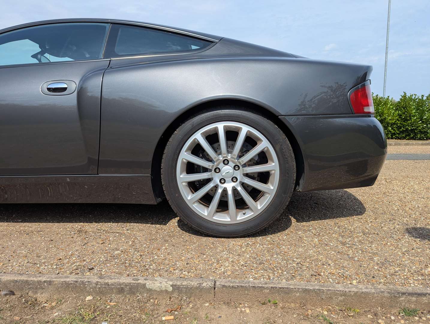 <p>2003 ASTON MARTIN V12 VANQUISH</p>