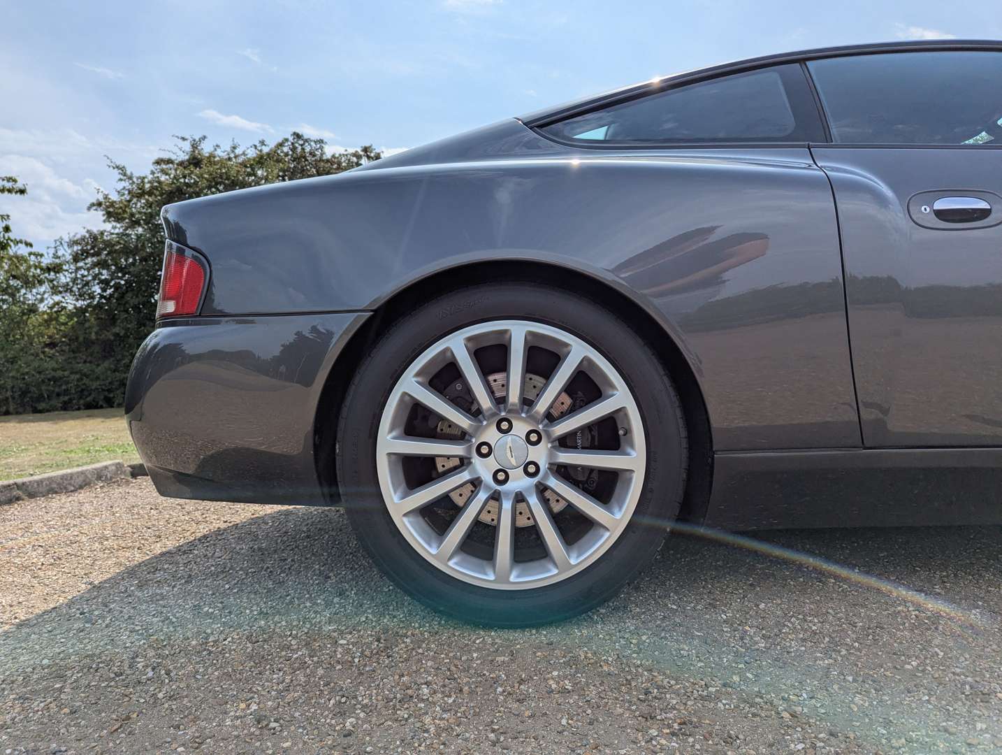 <p>2003 ASTON MARTIN V12 VANQUISH</p>