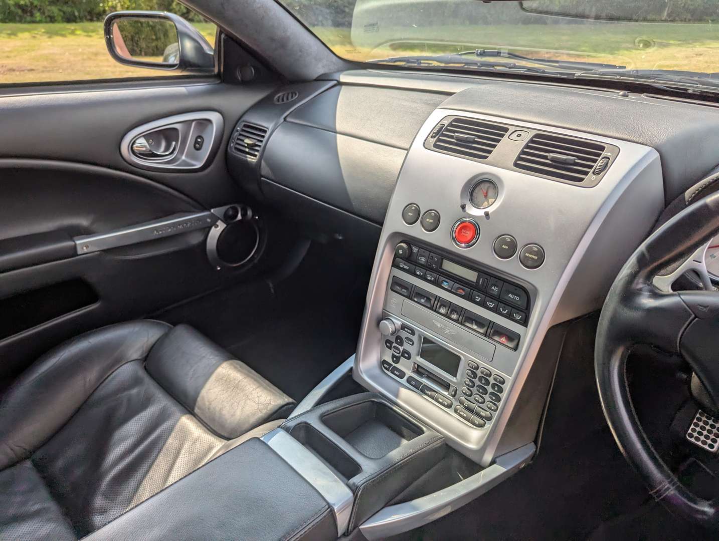 <p>2003 ASTON MARTIN V12 VANQUISH</p>