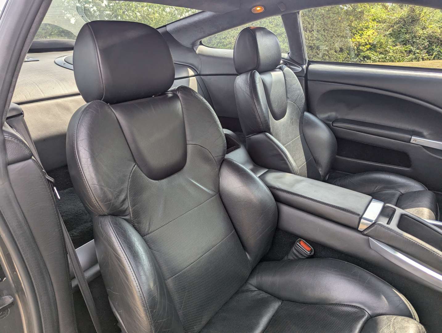 <p>2003 ASTON MARTIN V12 VANQUISH</p>