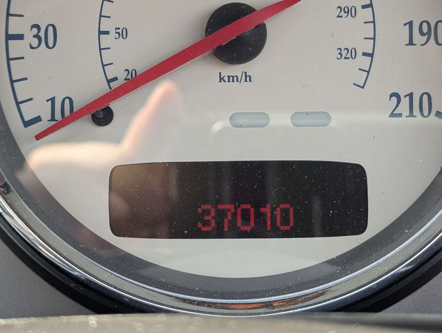 <p>2003 ASTON MARTIN V12 VANQUISH</p>