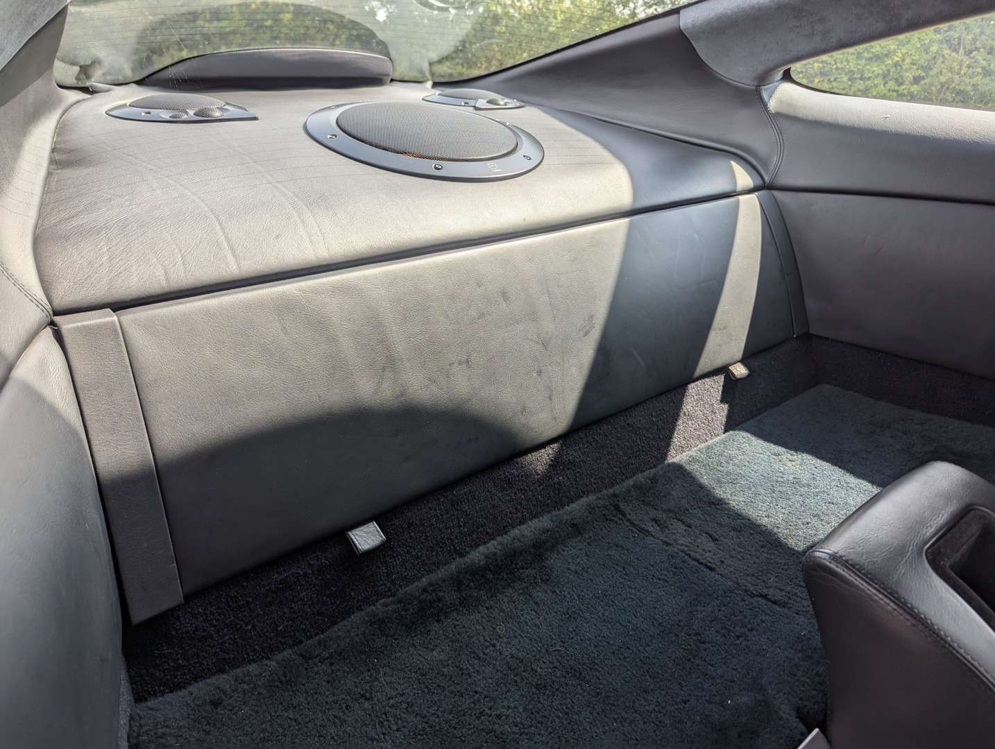 <p>2003 ASTON MARTIN V12 VANQUISH</p>