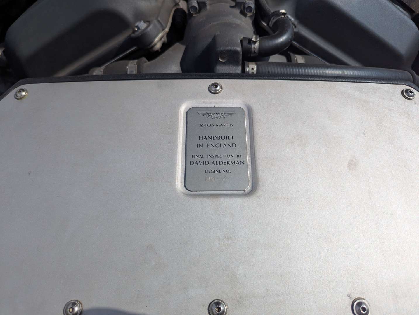 <p>2003 ASTON MARTIN V12 VANQUISH</p>