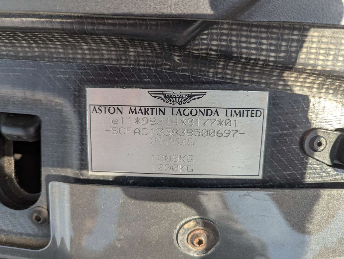 <p>2003 ASTON MARTIN V12 VANQUISH</p>