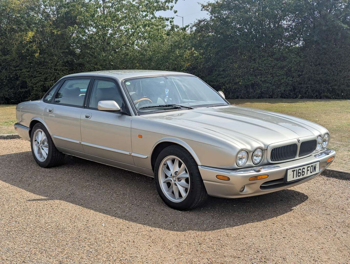 <p>1999 JAGUAR XJ SPORT 3.2 V8 AUTO</p>