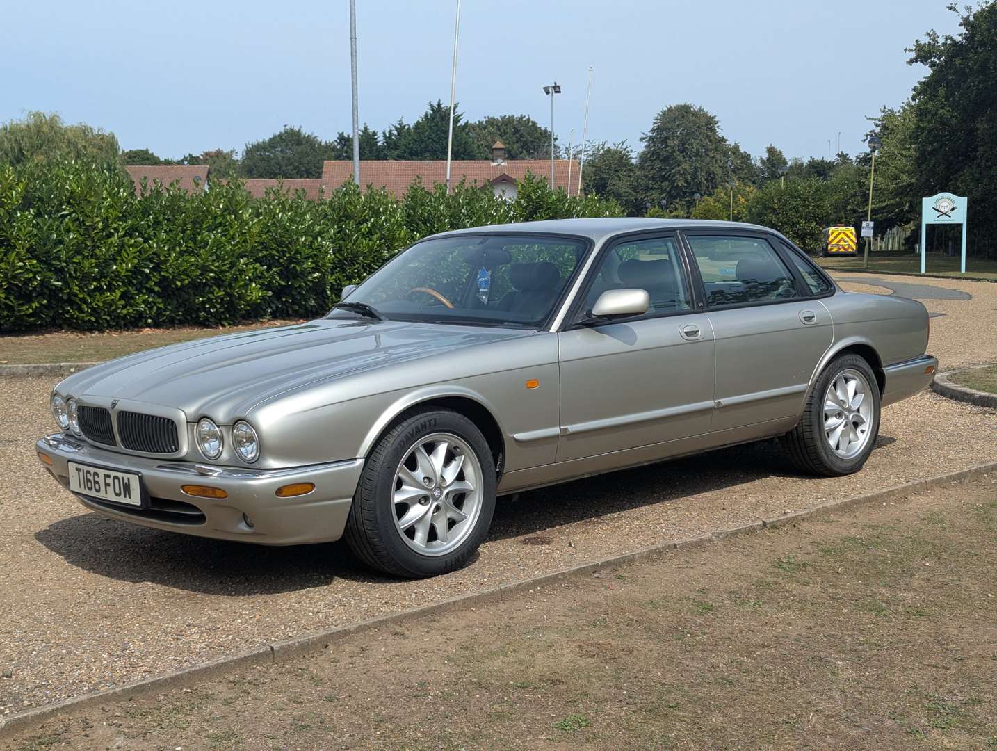 <p>1999 JAGUAR XJ SPORT 3.2 V8 AUTO</p>