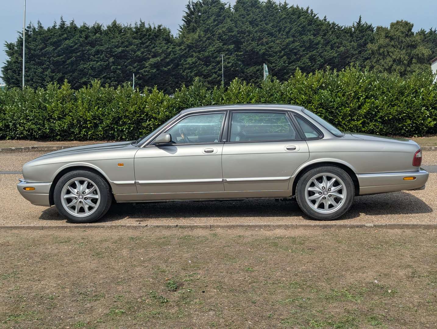 <p>1999 JAGUAR XJ SPORT 3.2 V8 AUTO</p>