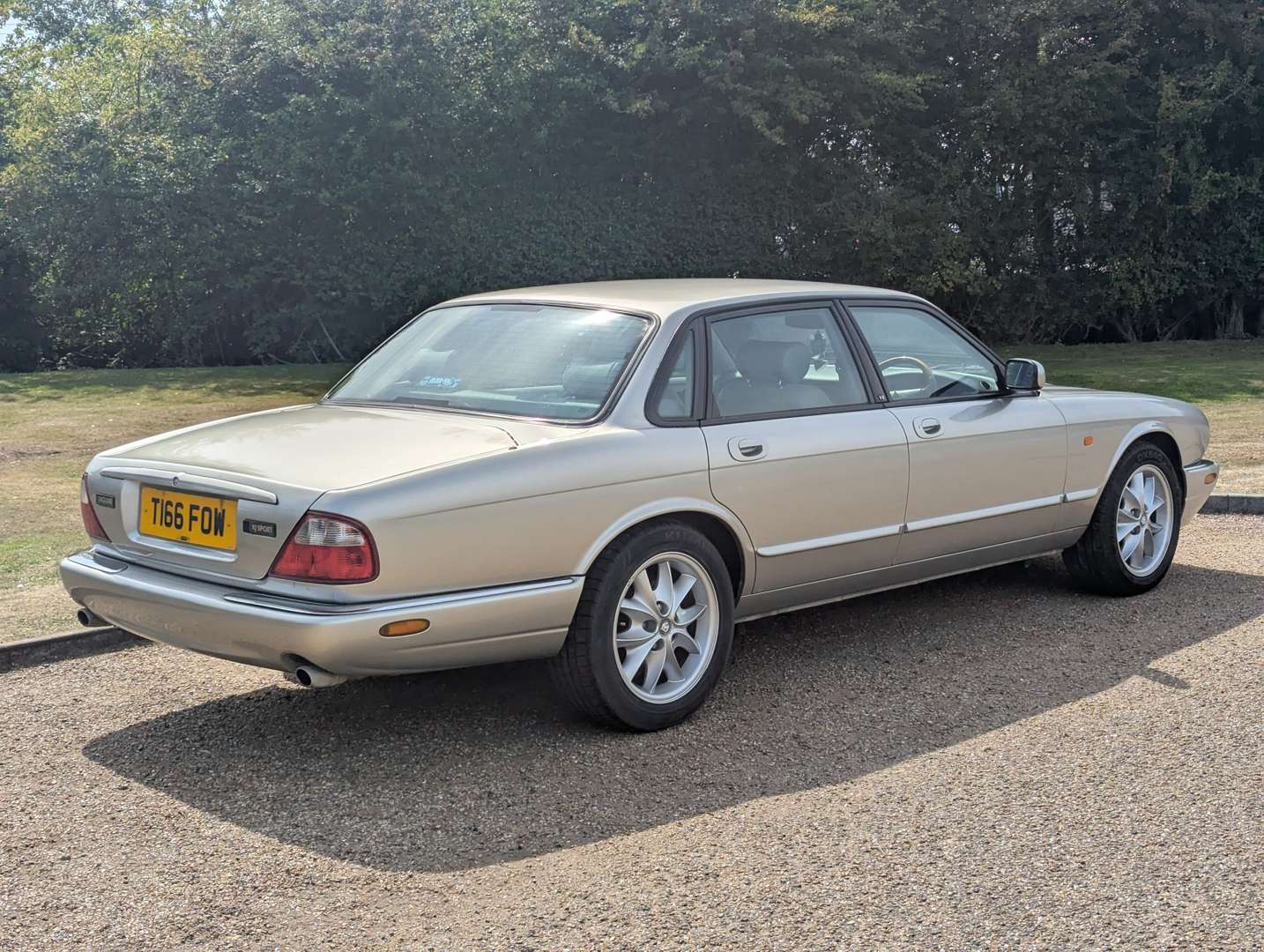 <p>1999 JAGUAR XJ SPORT 3.2 V8 AUTO</p>