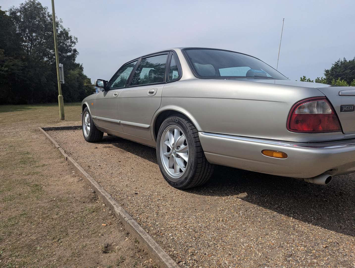 <p>1999 JAGUAR XJ SPORT 3.2 V8 AUTO</p>