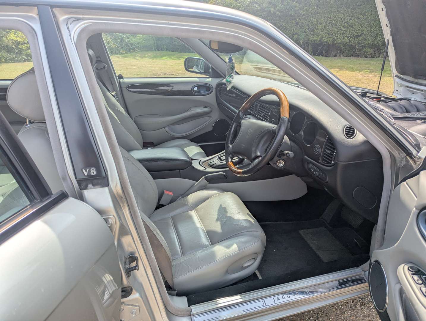 <p>1999 JAGUAR XJ SPORT 3.2 V8 AUTO</p>
