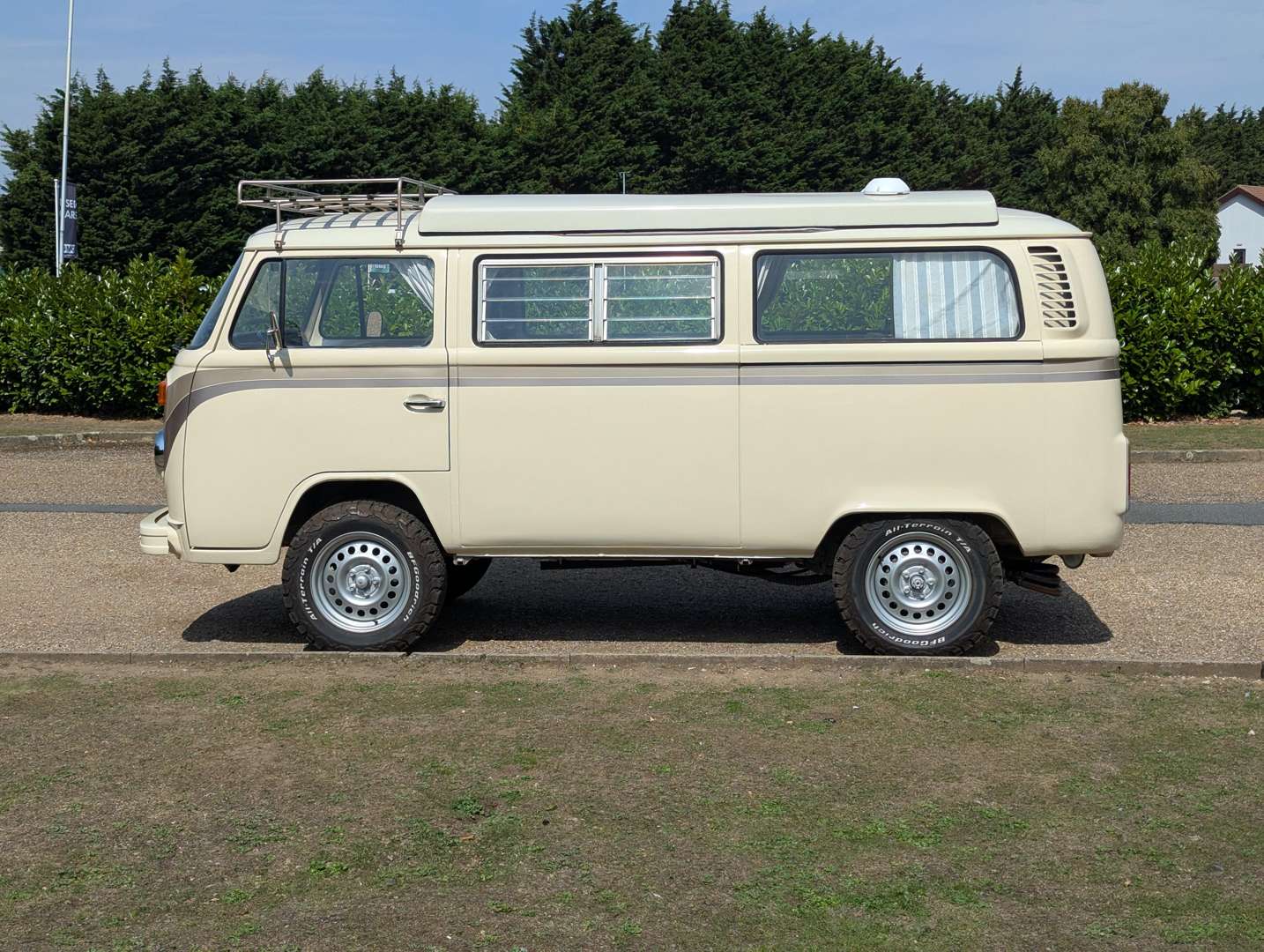 <p>1977 VW WESTFALIA T2 CAMPER</p>